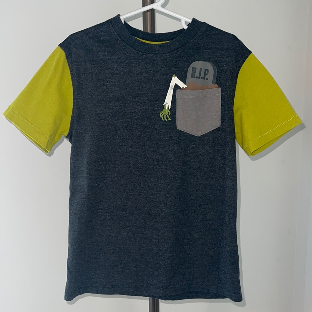 Boys cat and Jack size small Halloween shirt
